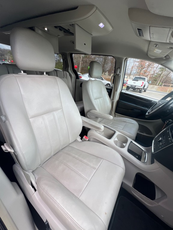 2015 Chrysler Town & Country Image 19