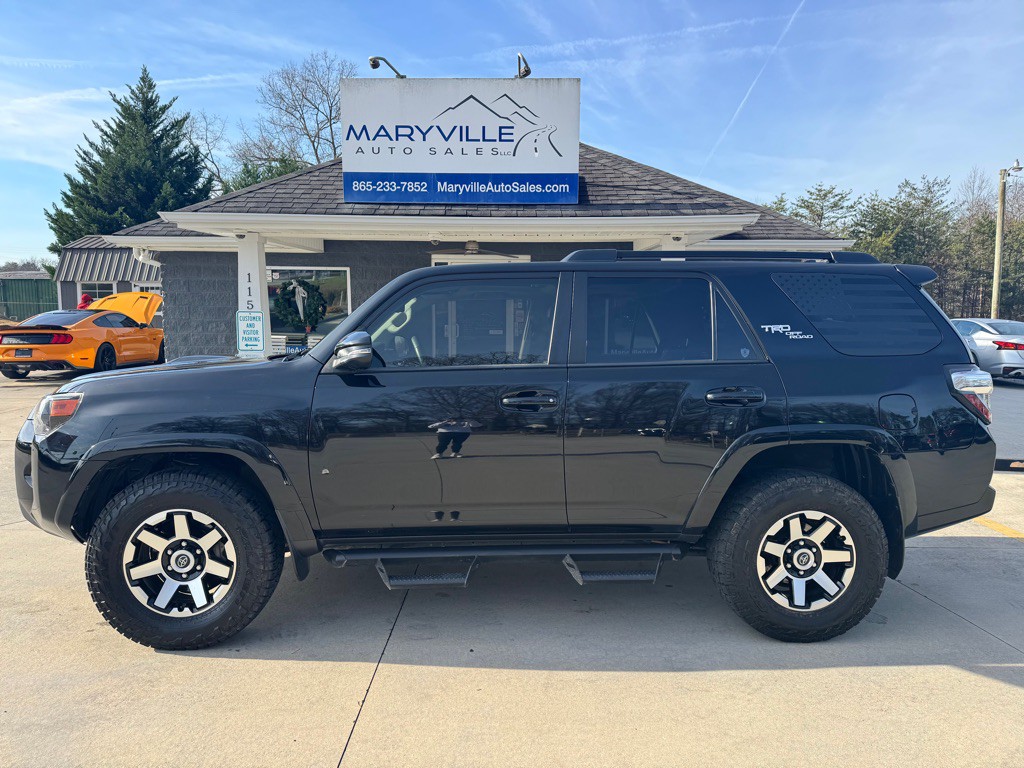 2019 Toyota 4Runner Image 2