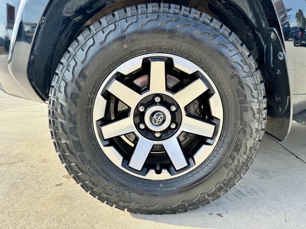 2019 Toyota 4Runner Image 9