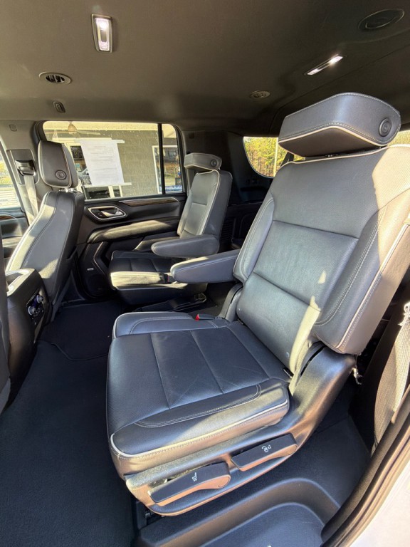 2023 Chevrolet Suburban Image 13