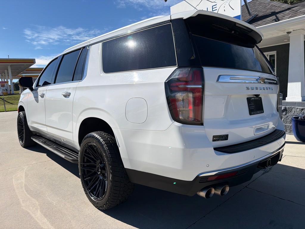 2023 Chevrolet Suburban Image 3