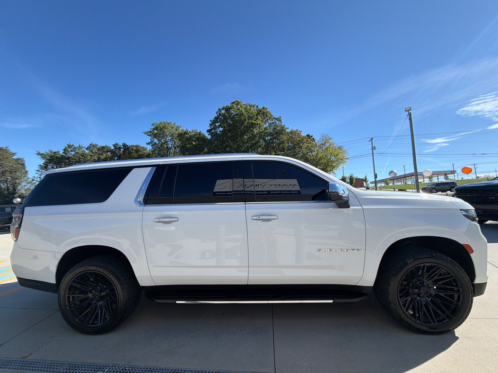 2023 Chevrolet Suburban Image 6