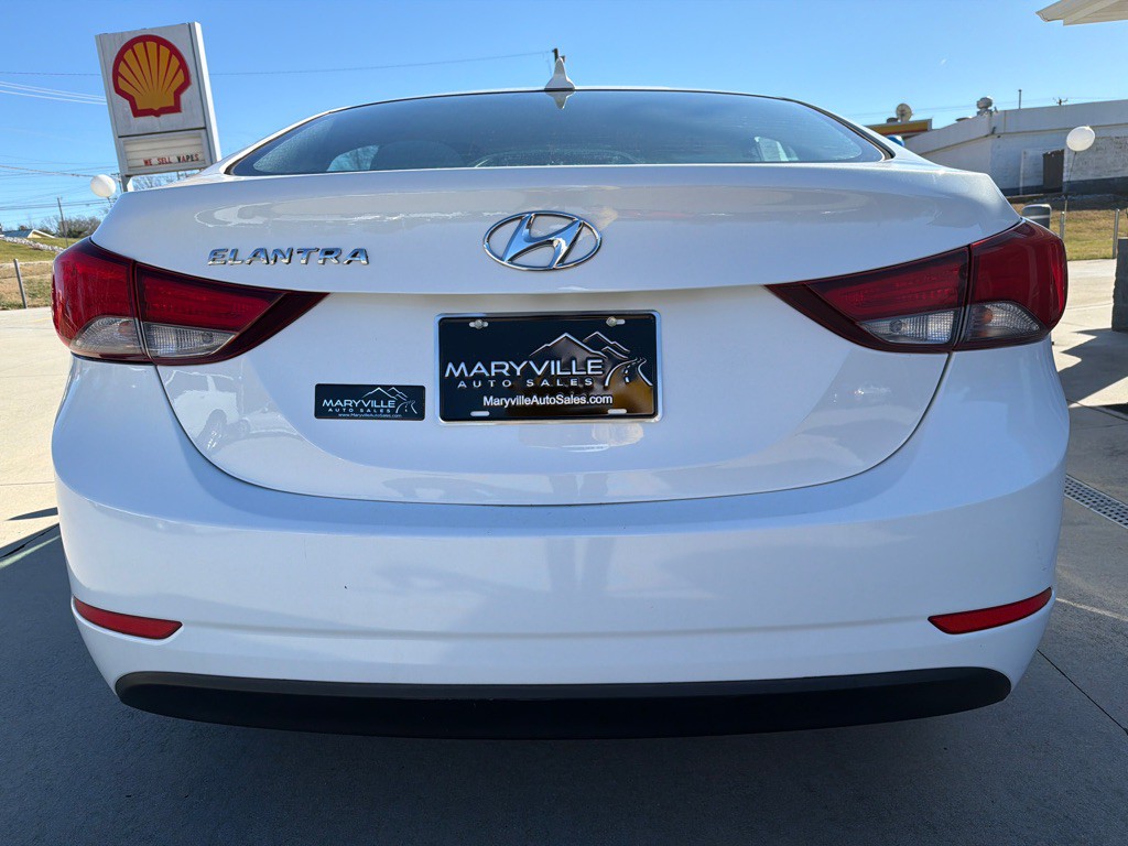 2015 Hyundai Elantra Image 4