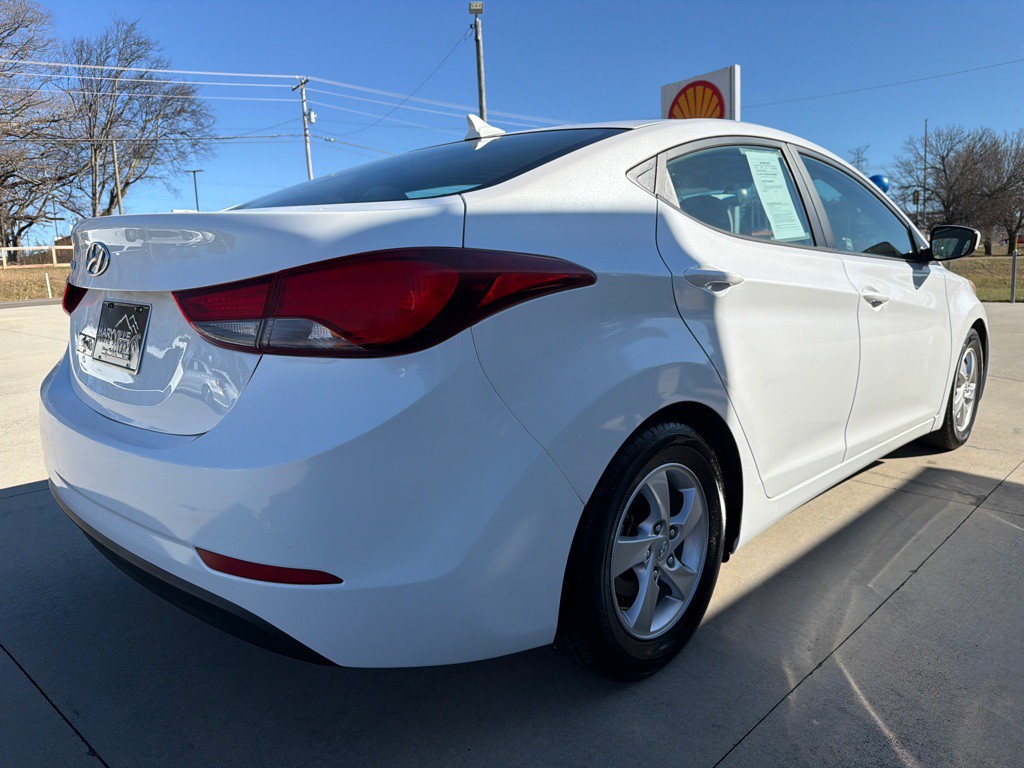 2015 Hyundai Elantra Image 5