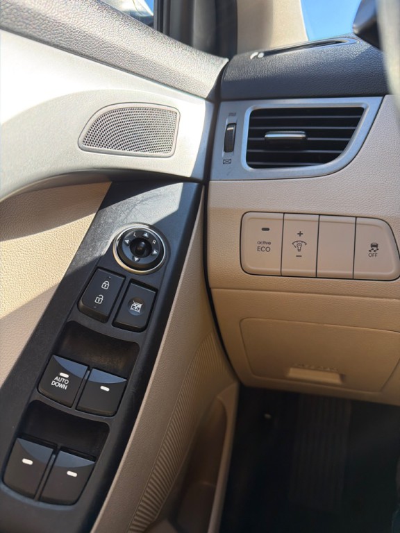 2015 Hyundai Elantra Image 12