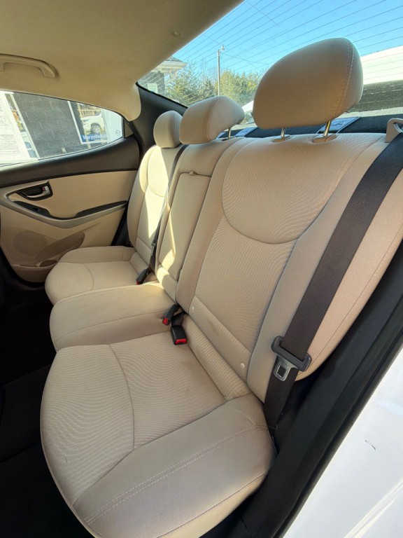 2015 Hyundai Elantra Image 13