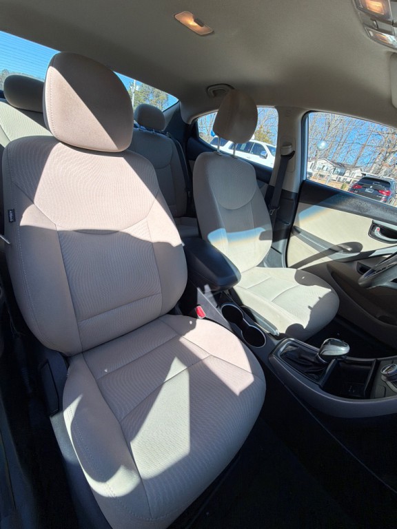2015 Hyundai Elantra Image 16