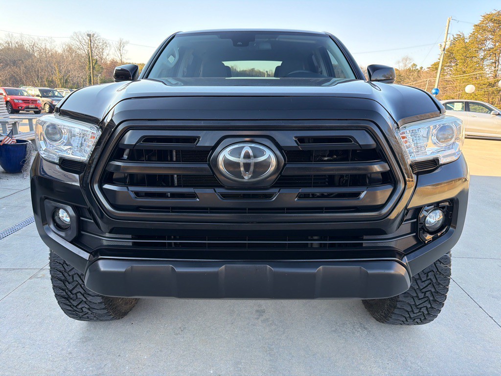 2018 Toyota Tacoma Image 8