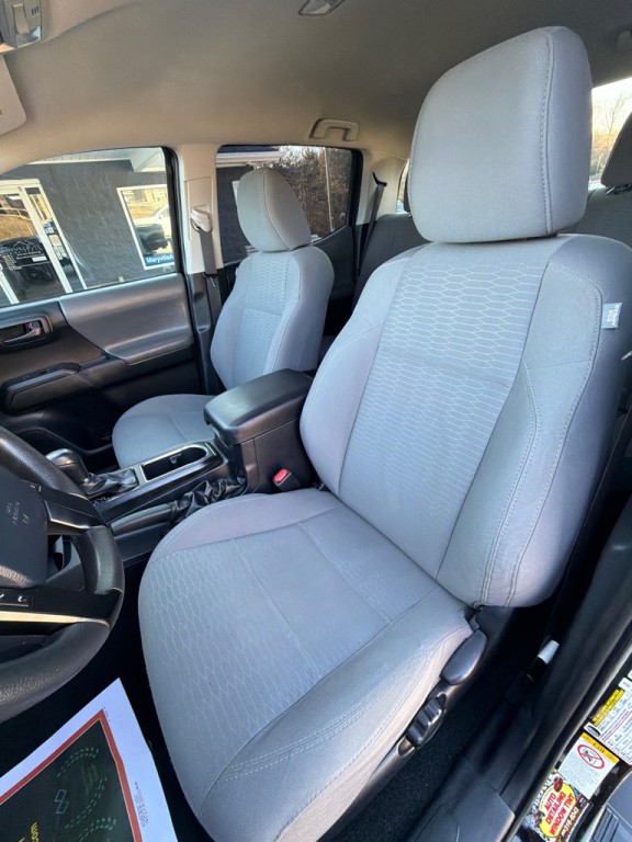 2018 Toyota Tacoma Image 9