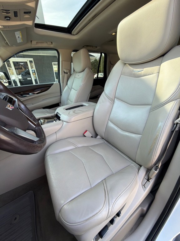 2016 Cadillac Escalade Image 9