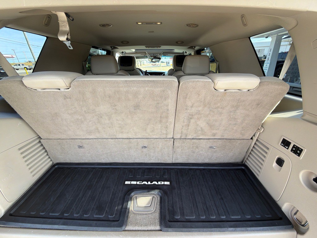 2016 Cadillac Escalade Image 14