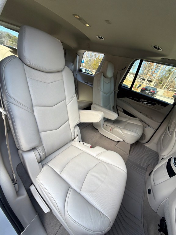 2016 Cadillac Escalade Image 16