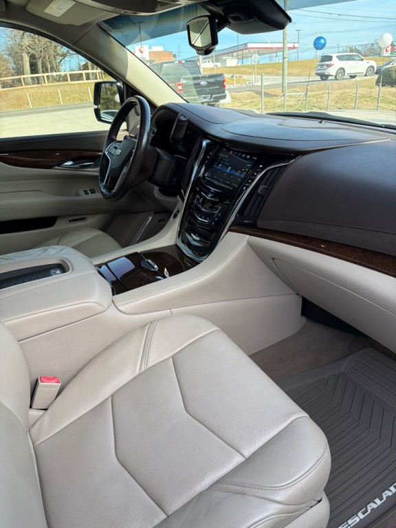 2016 Cadillac Escalade Image 19