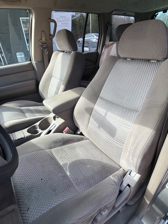 2004 Nissan Pathfinder Image 9