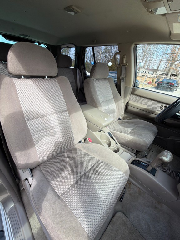 2004 Nissan Pathfinder Image 16