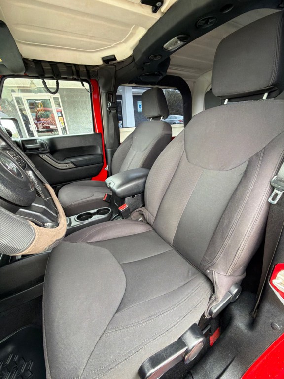 2013 Jeep Wrangler Image 9