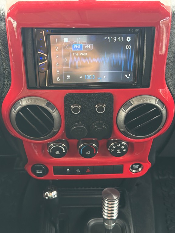 2013 Jeep Wrangler Image 11