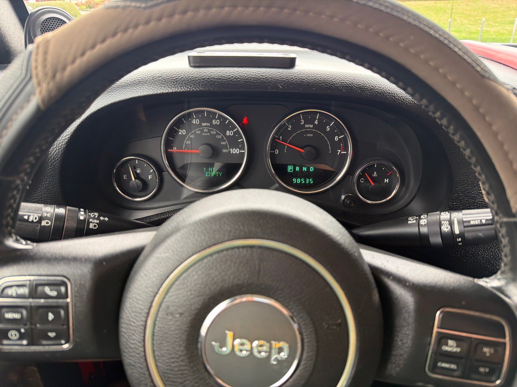 2013 Jeep Wrangler Image 12