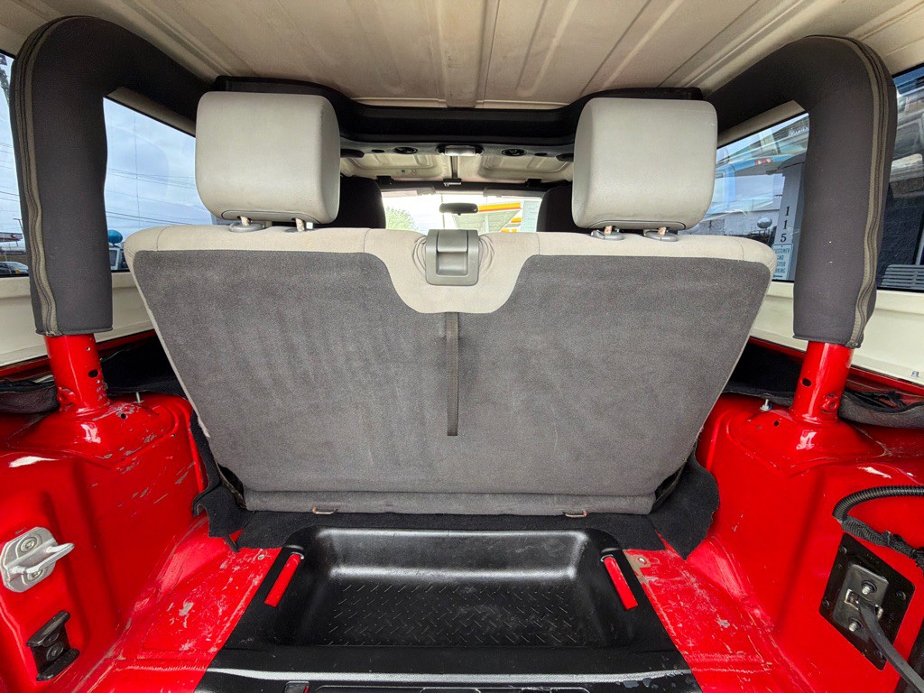 2013 Jeep Wrangler Image 13