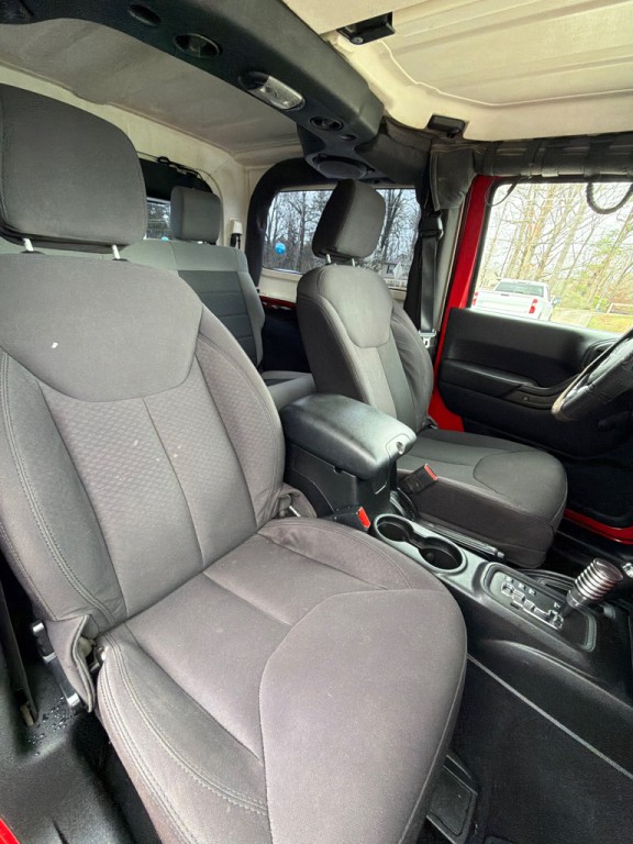 2013 Jeep Wrangler Image 14