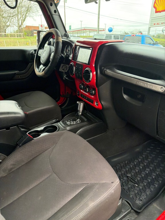 2013 Jeep Wrangler Image 16