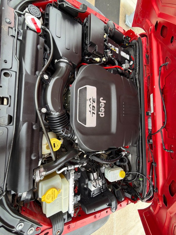 2013 Jeep Wrangler Image 18