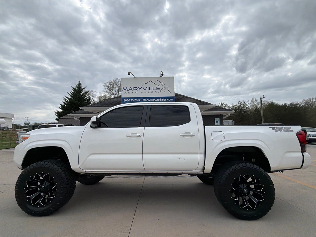 2019 Toyota Tacoma Image 2