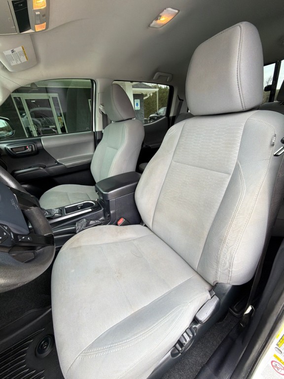 2019 Toyota Tacoma Image 9