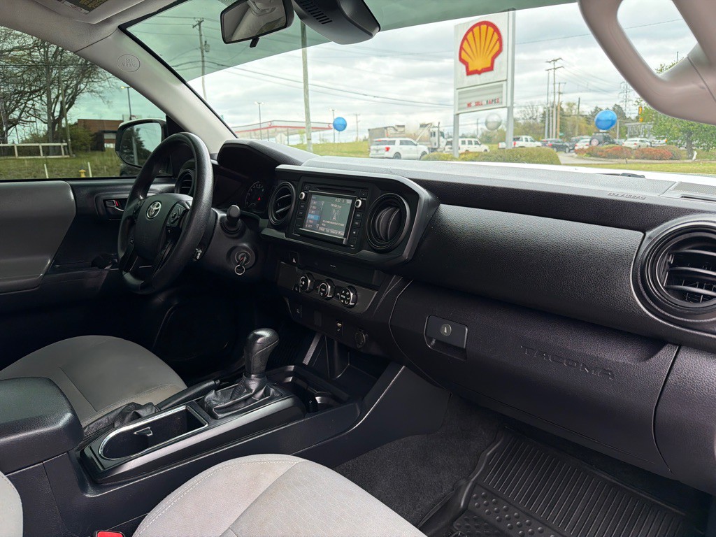 2019 Toyota Tacoma Image 17