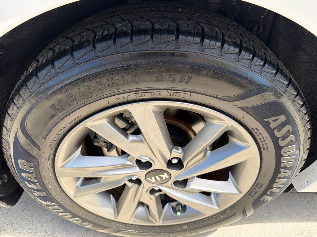 2019 Kia Optima Image 17