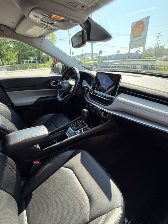 2022 Jeep Compass Image 18