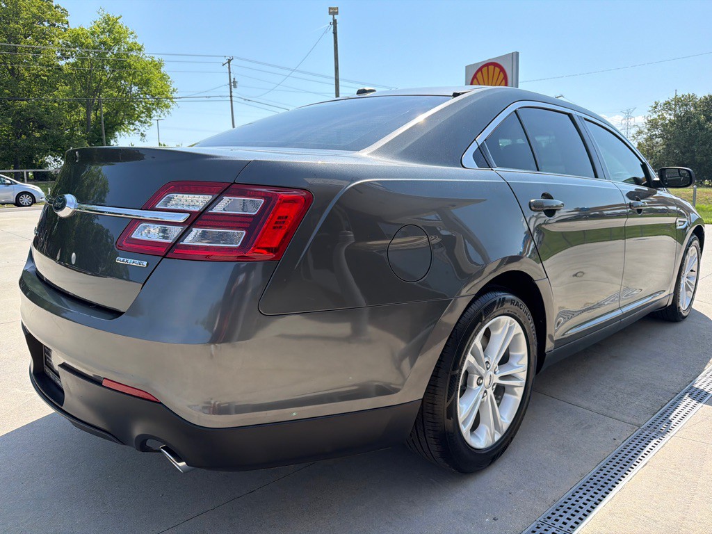 2016 Ford Taurus Image 5