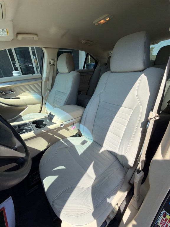 2016 Ford Taurus Image 9