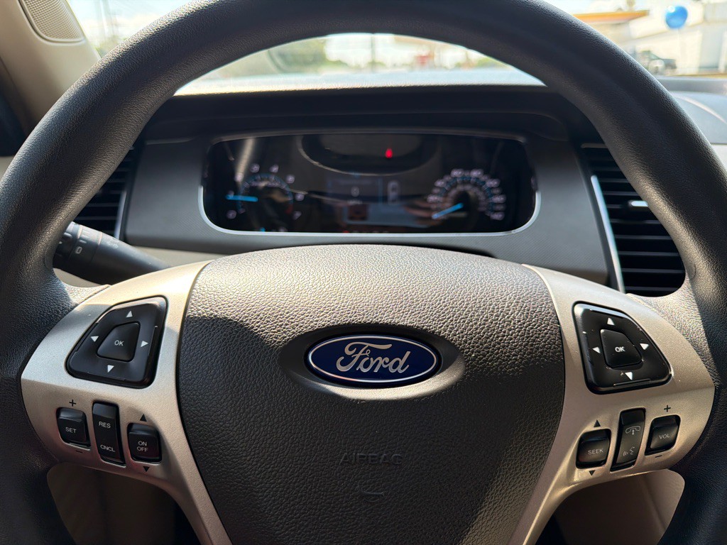 2016 Ford Taurus Image 12