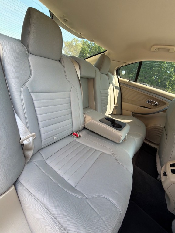 2016 Ford Taurus Image 15