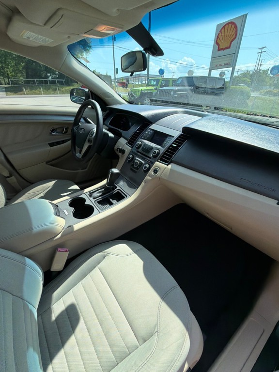 2016 Ford Taurus Image 18