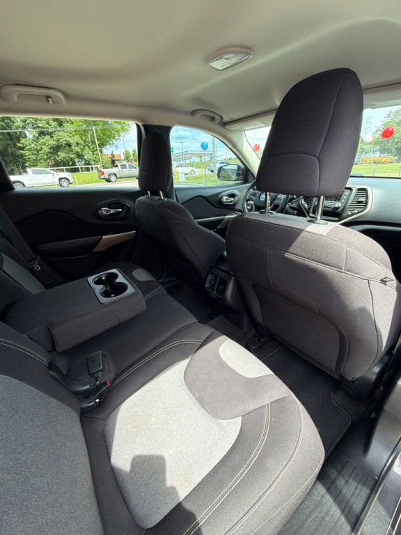 2018 Jeep Cherokee Image 16