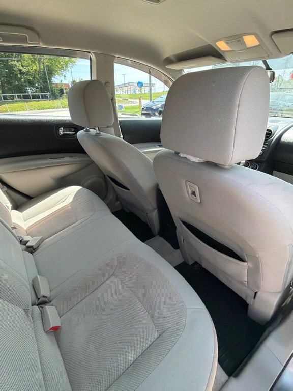 2015 Nissan Rogue Image 16