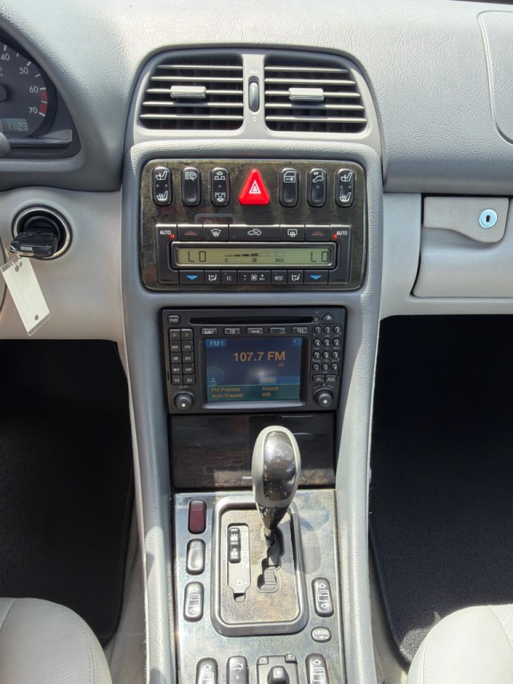 2002 Mercedes-Benz CLK-Class Image 12
