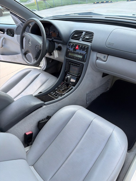 2002 Mercedes-Benz CLK-Class Image 16