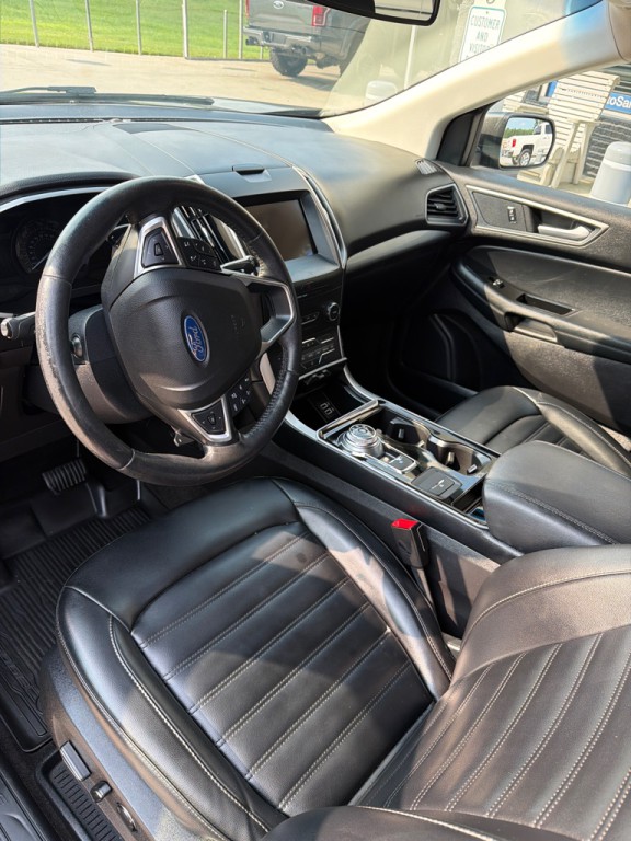 2019 Ford Edge Image 10