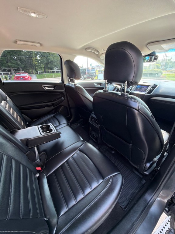 2019 Ford Edge Image 16