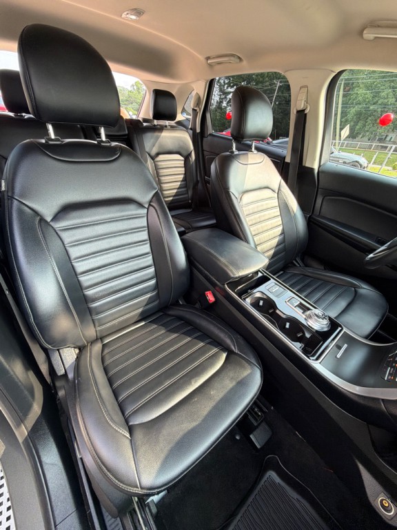 2019 Ford Edge Image 17