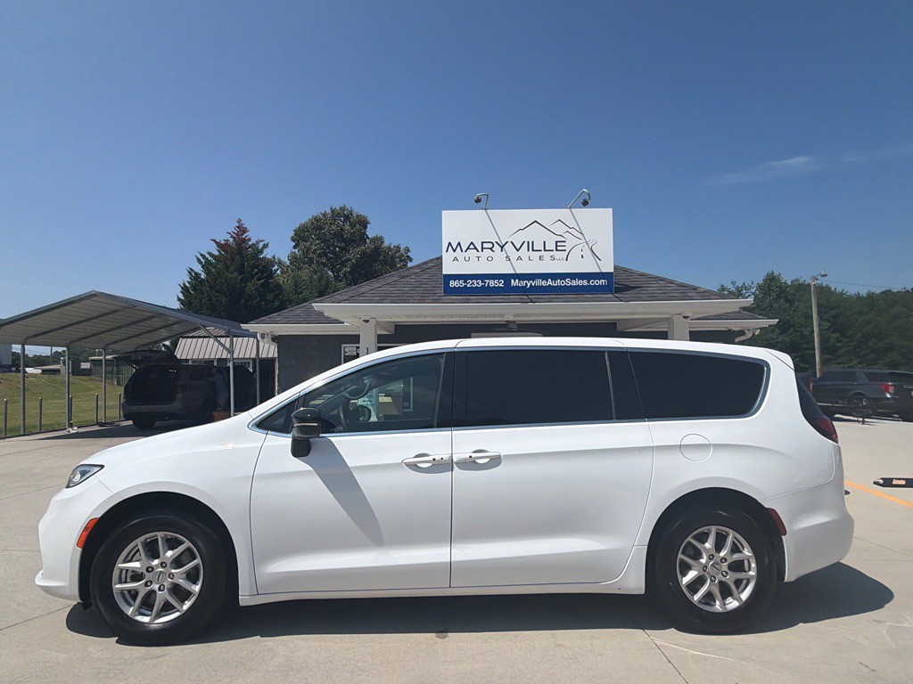2025 Chrysler Pacifica Image 2