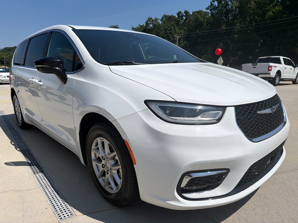 2025 Chrysler Pacifica Image 7