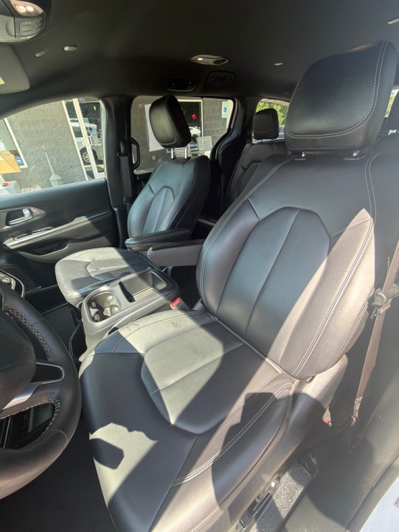 2025 Chrysler Pacifica Image 9