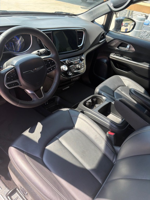 2025 Chrysler Pacifica Image 10
