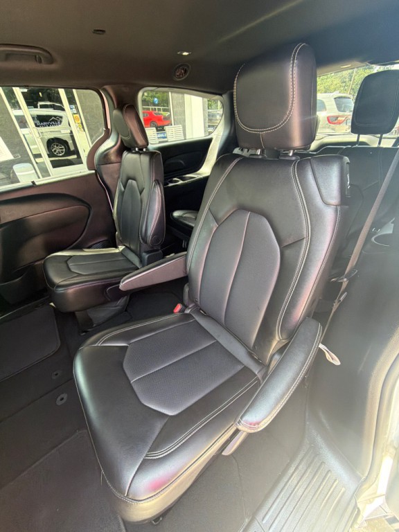 2025 Chrysler Pacifica Image 11