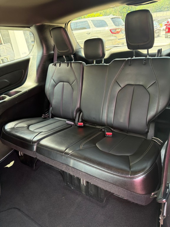 2025 Chrysler Pacifica Image 12