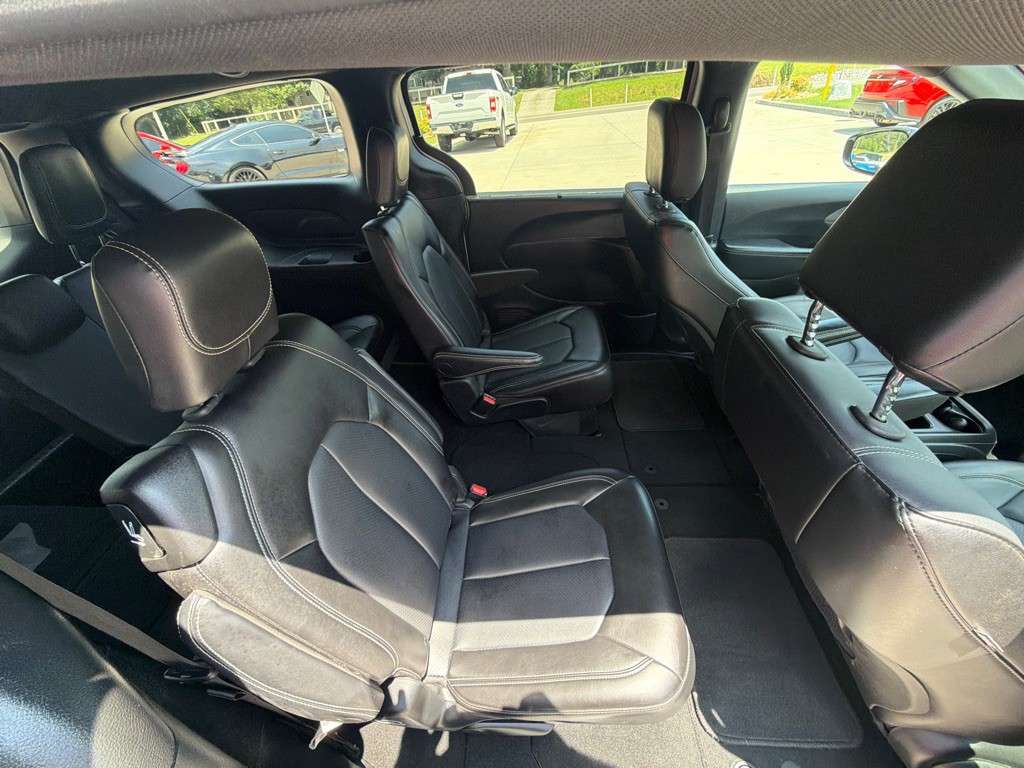 2025 Chrysler Pacifica Image 15